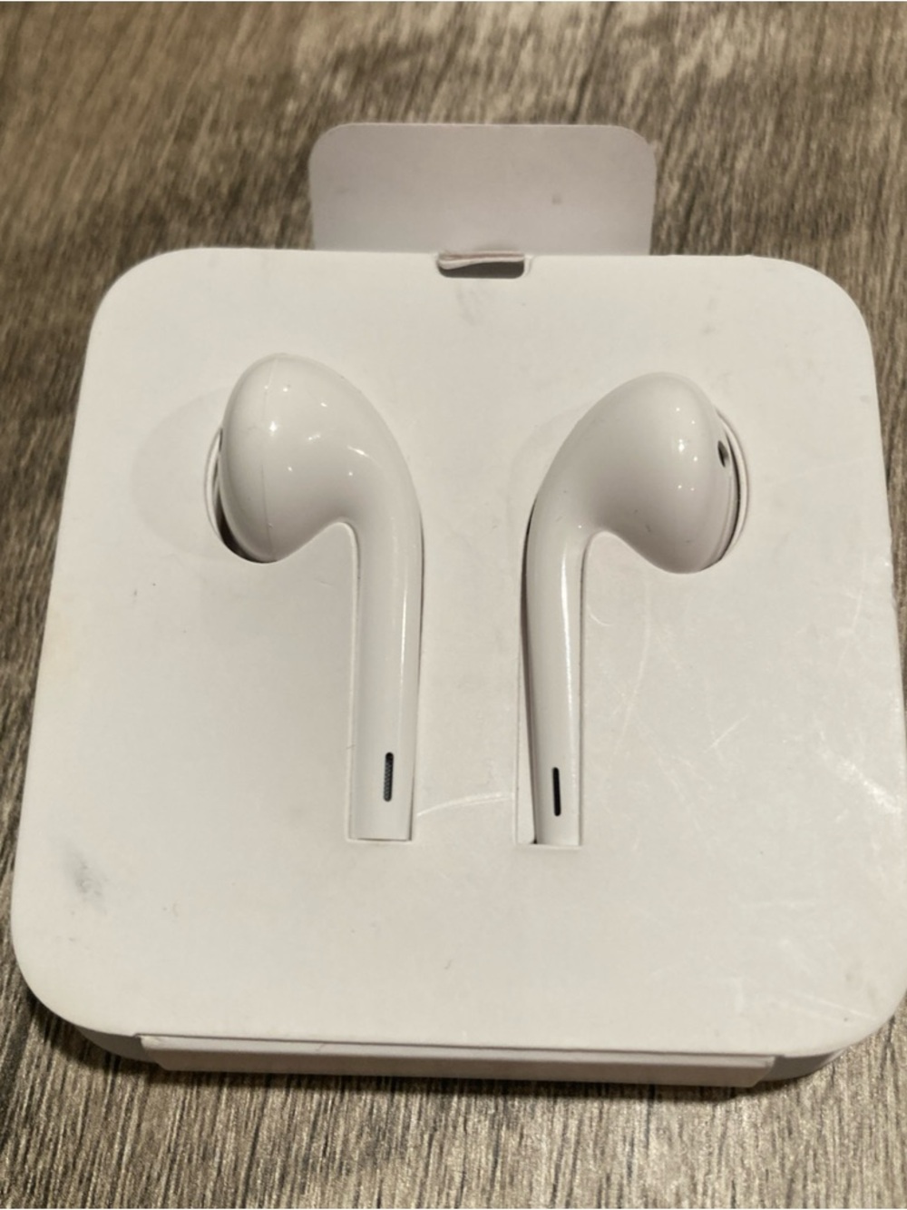 New Apple Wired Earbuds Volume Control Microphone Lightning Connector